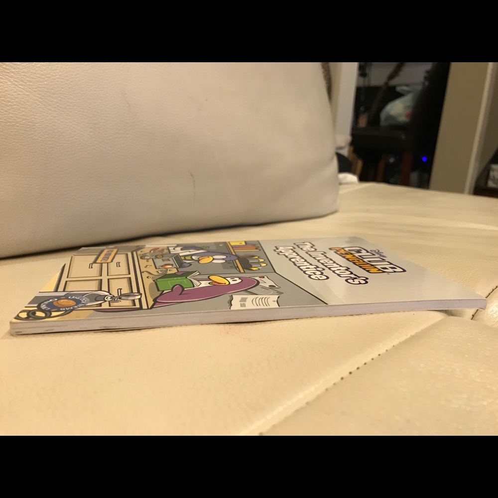 Club Penguin Inventor’s Apprentice Book - Picture 6 of 7